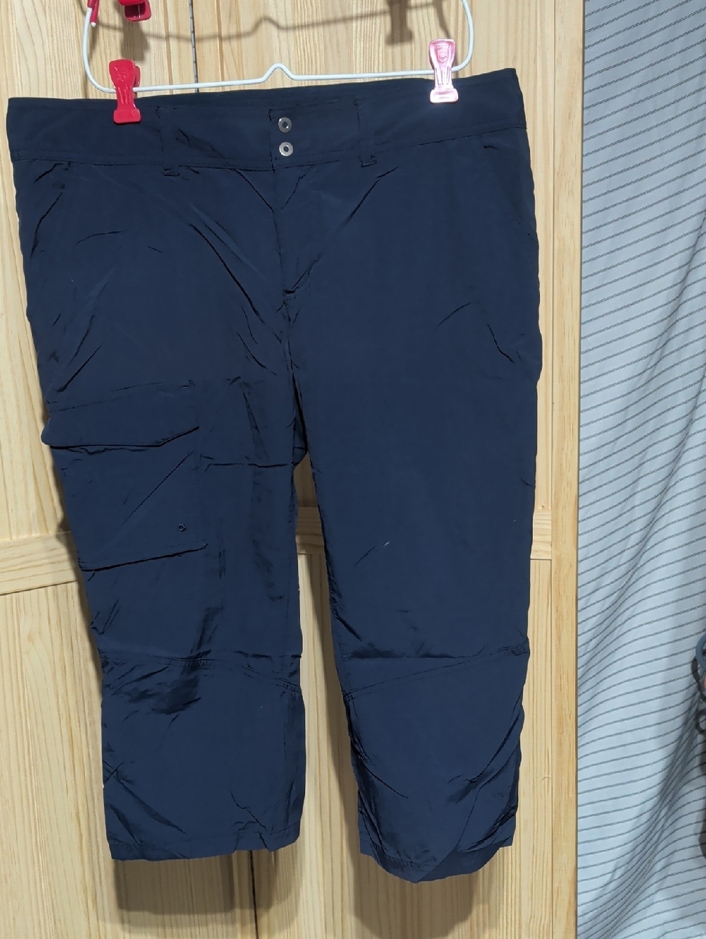 Columbia Navy Capri Cargo Pants